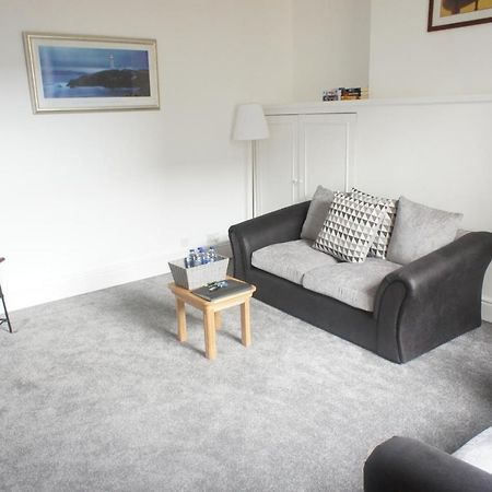 Flat 2 Opposite Travel Lodge โคลวินเบย์ ภายนอก รูปภาพ