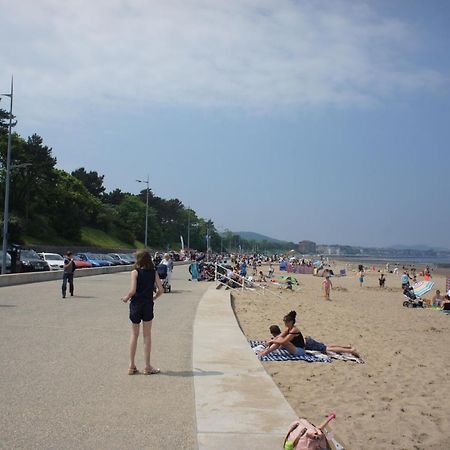 Flat 2 Opposite Travel Lodge โคลวินเบย์ ภายนอก รูปภาพ