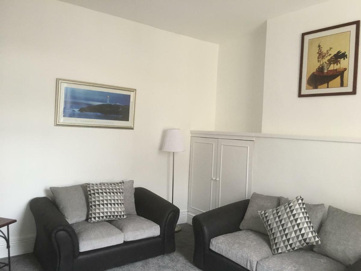 Flat 2 Opposite Travel Lodge โคลวินเบย์ ภายนอก รูปภาพ