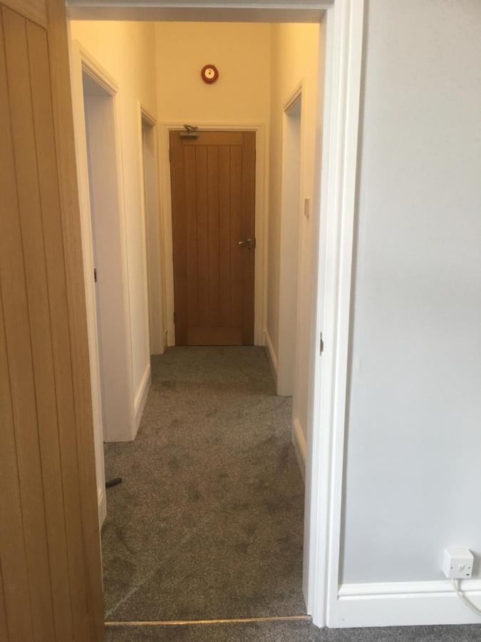 Flat 2 Opposite Travel Lodge โคลวินเบย์ ภายนอก รูปภาพ