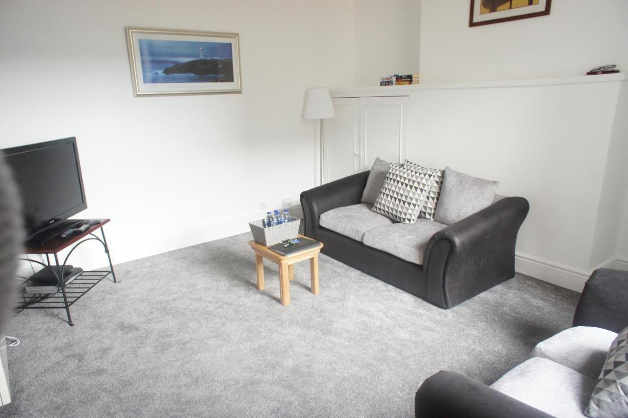 Flat 2 Opposite Travel Lodge โคลวินเบย์ ภายนอก รูปภาพ