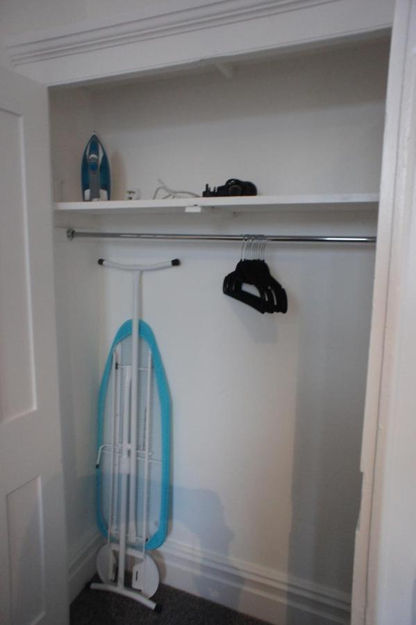 Flat 2 Opposite Travel Lodge โคลวินเบย์ ภายนอก รูปภาพ