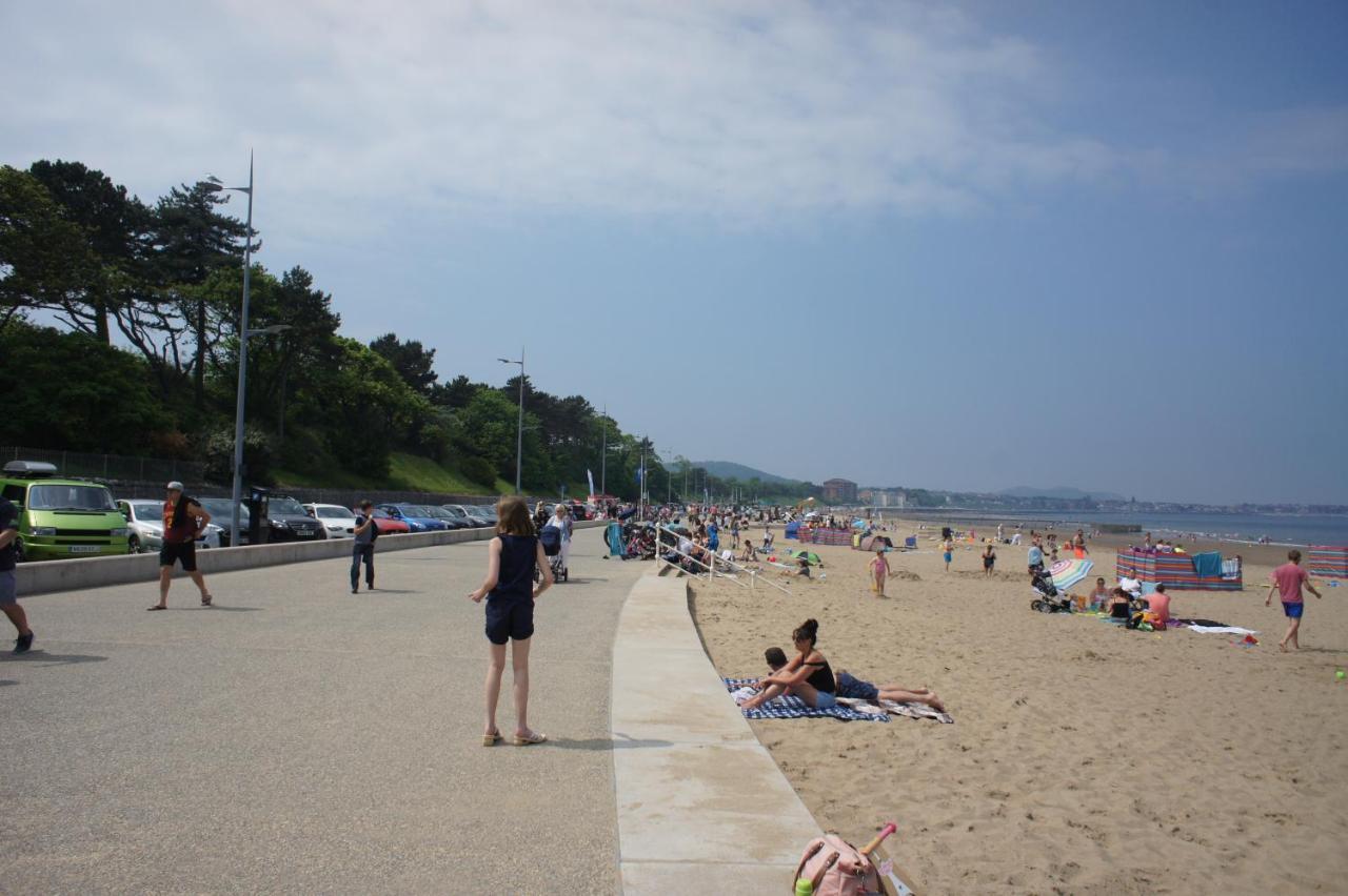 Flat 2 Opposite Travel Lodge โคลวินเบย์ ภายนอก รูปภาพ